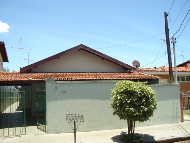 Alugar Casa / Padrão em São Carlos. apenas R$ 423.000,00