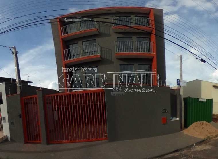 Alugar Apartamento / Padrão em São Carlos. apenas R$ 220.000,00