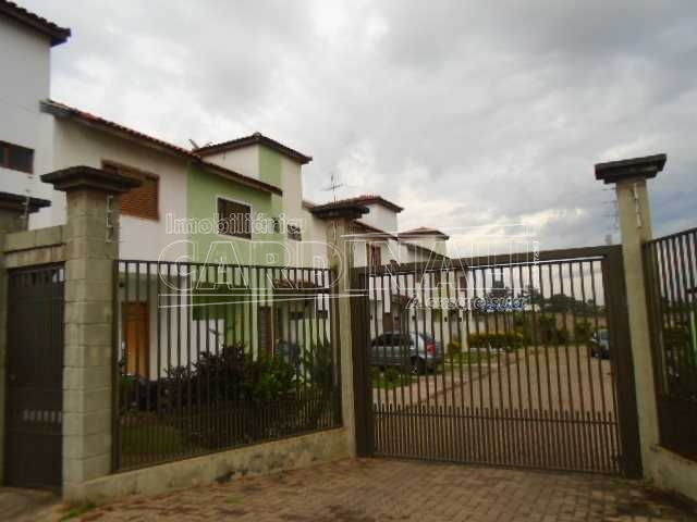 Casa sobrado de condomínio com 2 dormitórios em São Carlos