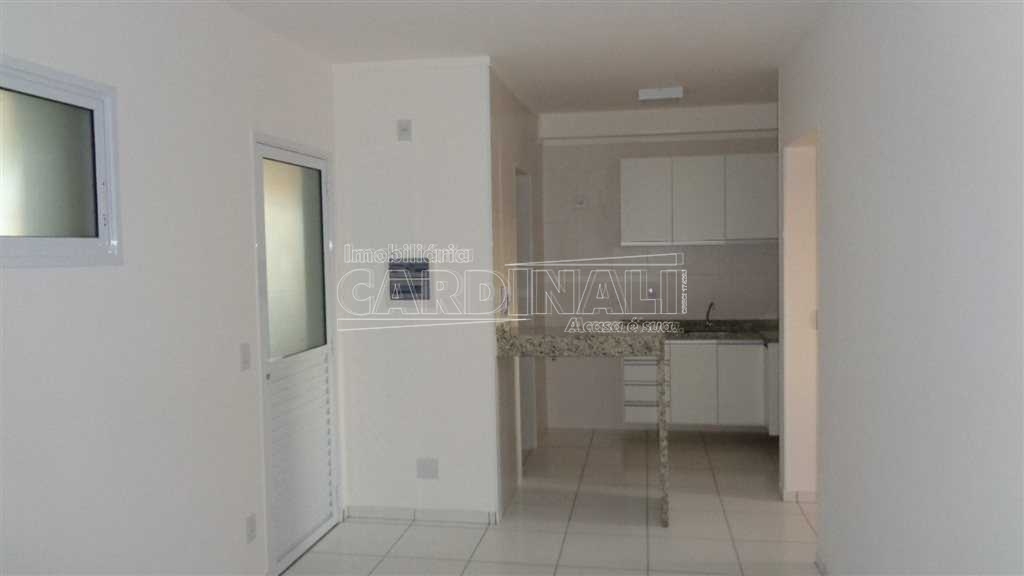 Alugar Apartamento / Padrão em São Carlos. apenas R$ 950,00