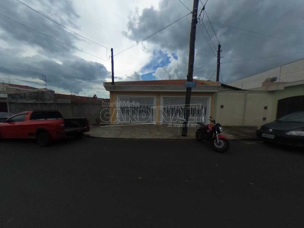 Alugar Casa / Padrão em São Carlos. apenas R$ 3.000,00