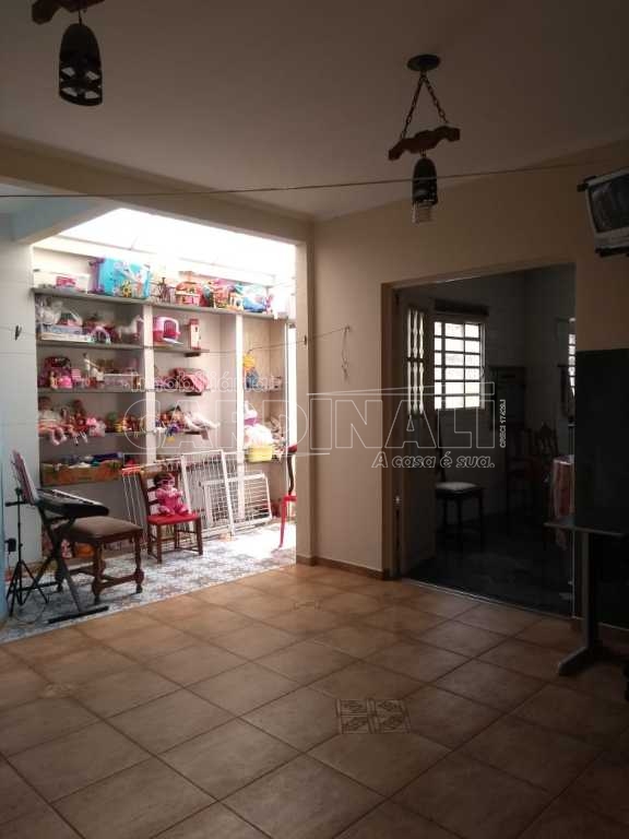 Alugar Casa / Padrão em Araraquara. apenas R$ 3.200,00