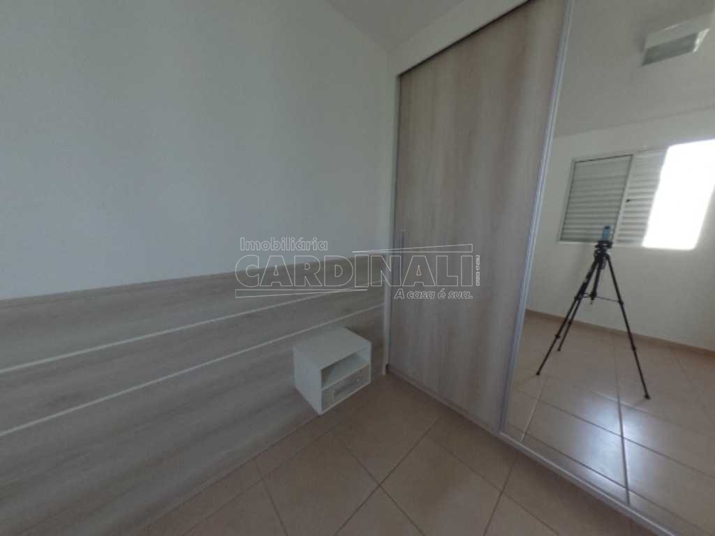 Alugar Apartamento / Padrão em Araraquara. apenas R$ 150.000,00