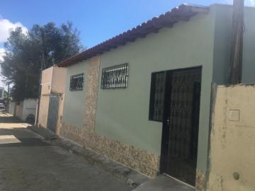 Alugar Casa / Padrão em São Carlos. apenas R$ 1.850,00