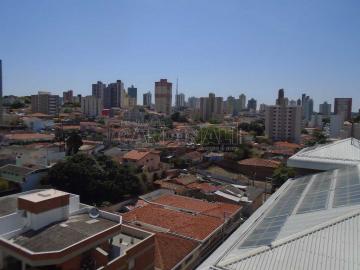 Apartamento com 2 dormitórios no Centro próximo a Escola Prof. Sebastião de Oliveira Rocha em São Carlos