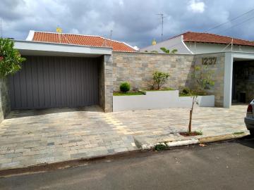 Alugar Casa / Padrão em Araraquara. apenas R$ 1.300.000,00