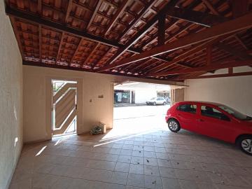 Alugar Casa / Padrão em São Carlos. apenas R$ 2.000,00