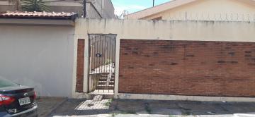 Alugar Casa / Padrão em São Carlos. apenas R$ 800,00
