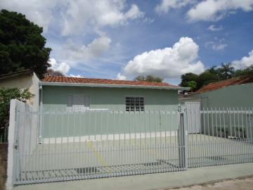 Casa com 1 dormitório no Centro próxima ao Tapetes São Carlos