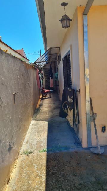 Casa com 2 dormitórios e 1 suíte no Jardim Santa Julia próxima a EE Leonardo Barbieri em Araraquara