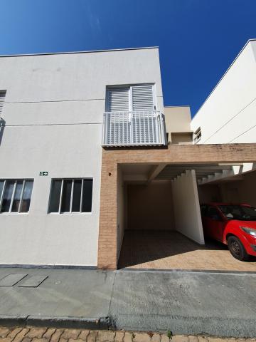 Casa sobrado de condomínio na Vila Nossa Senhora de Fátima próximo a Airship do Brasil em São Carlos