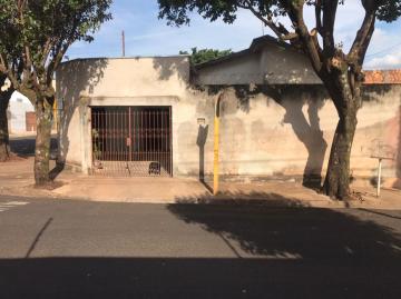 Alugar Casa / Padrão em Araraquara. apenas R$ 240.000,00