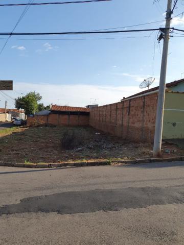Alugar Terreno / Área Urbana em Araraquara. apenas R$ 110.000,00