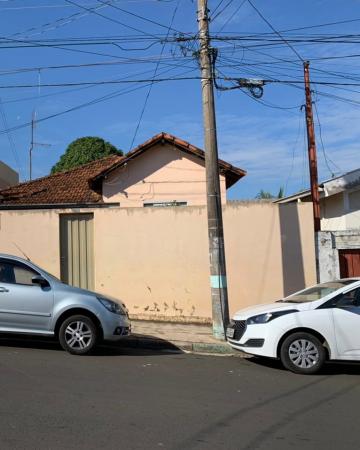 Alugar Casa / Padrão em São Carlos. apenas R$ 255.000,00