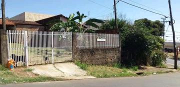 Alugar Casa / Padrão em São Carlos. apenas R$ 180.000,00