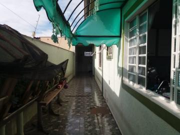 Oportunidade Única: Casa de Esquina com Múltiplas Comodidades no Centro de Ibaté por R$535.000