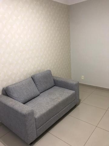 Alugar Apartamento / Padrão em Araraquara. apenas R$ 165.000,00