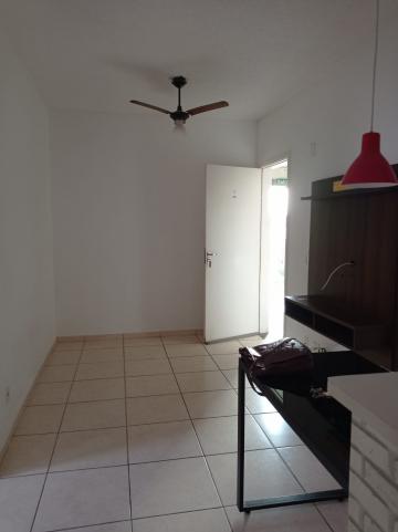 Alugar Apartamento / Padrão em Araraquara. apenas R$ 750,00