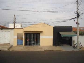 Alugar Casa / Padrão em São Carlos. apenas R$ 190.800,00