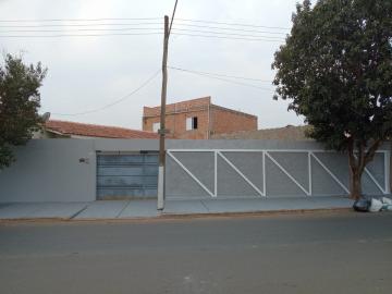 Alugar Casa / Padrão em Araraquara. apenas R$ 950,00