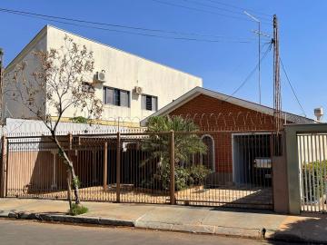 Alugar Casa / Padrão em Araraquara. apenas R$ 375.000,00