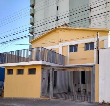 Casa sobrado com 3 dormitórios e 1 suíte no Centro próximo a Pizzaria Hut em São Carlos