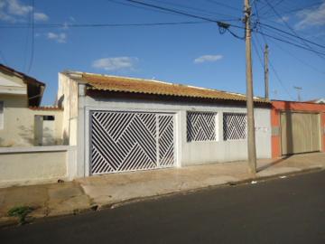 Casa com 3 dormitórios na Vila Prado próxima ao Estádio Luís Augusto de Oliveira em São Carlos