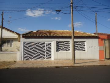 Casa com 3 dormitórios na Vila Prado próxima ao Estádio Luís Augusto de Oliveira em São Carlos