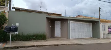 Alugar Casa / Padrão em São Carlos. apenas R$ 2.900,00