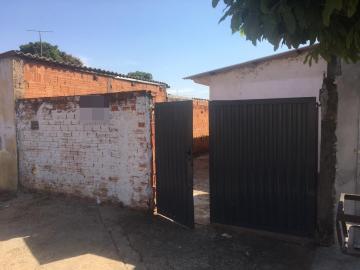 Alugar Casa / Padrão em São Carlos. apenas R$ 75.000,00