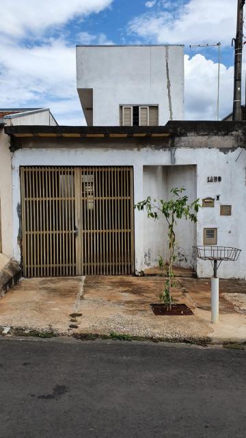 Alugar Casa / Sobrado em São Carlos. apenas R$ 950,00