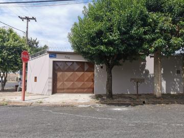 Alugar Casa / Padrão em Araraquara. apenas R$ 1.500,00