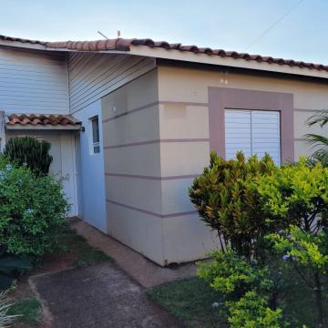 Casa de condomínio com 2 dormitório sendo 1 suíte em São Carlos