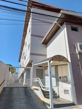 Alugar Apartamento / Padrão em São Carlos. apenas R$ 1.000,00