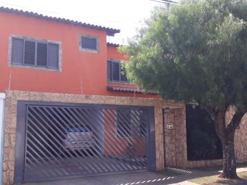 Alugar Casa / Sobrado em Araraquara. apenas R$ 535.000,00