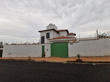 Alugar Casa / Padrão em Araraquara. apenas R$ 2.000,00