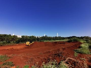 Alugar Terreno / Padrão em Araraquara. apenas R$ 5.000,00