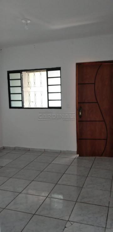 Alugar Casa / Padrão em São Carlos. apenas R$ 889,00