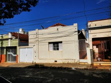 Alugar Casa / Padrão em Araraquara. apenas R$ 900,00