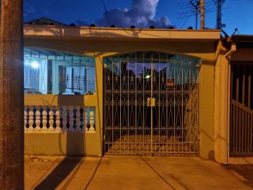 Alugar Casa / Padrão em São Carlos. apenas R$ 300.000,00