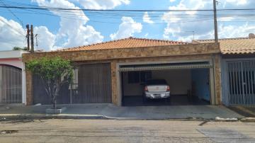Alugar Casa / Padrão em São Carlos. apenas R$ 390.000,00
