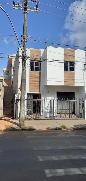 Alugar Apartamento / Apartamento sem condomínio em São Carlos. apenas R$ 830,00