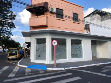 Alugar Comercial / Salão em Araraquara. apenas R$ 10.000,00