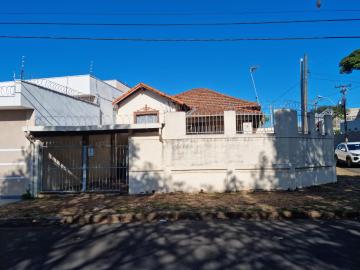 Alugar Casa / Padrão em São Carlos. apenas R$ 330.000,00