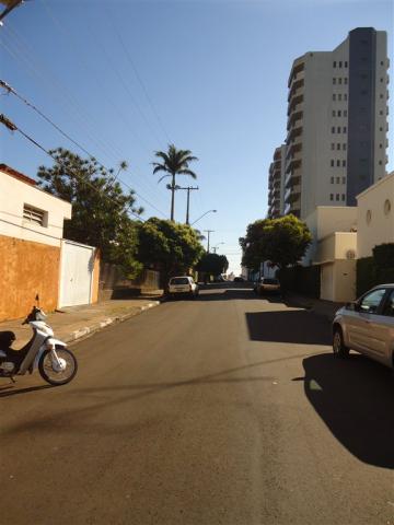 Apartamento com 3 dormitórios sendo 1 suíte no Jardim Paraíso próximo ao Hospital Santa Casa em São Carlos