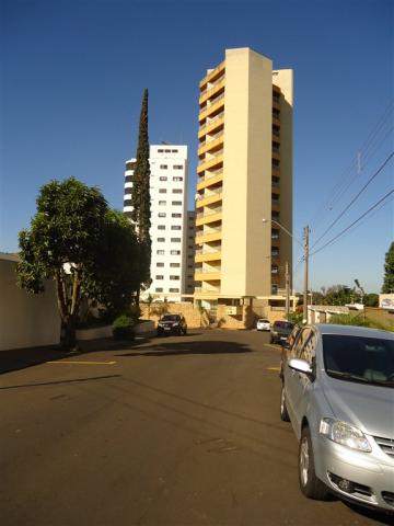 Apartamento com 3 dormitórios sendo 1 suíte no Jardim Paraíso próximo ao Hospital Santa Casa em São Carlos