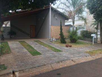 Alugar Casa / Condomínio em Araraquara. apenas R$ 850.000,00