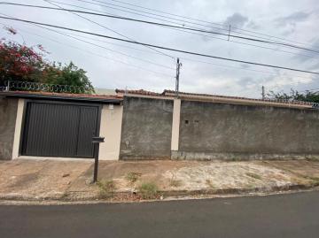 Alugar Casa / Padrão em São Carlos. apenas R$ 1.650,00