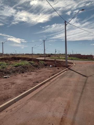 Alugar Terreno / Padrão em Araraquara. apenas R$ 90.000,00