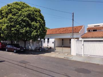 Alugar Casa / Padrão em Araraquara. apenas R$ 690.000,00